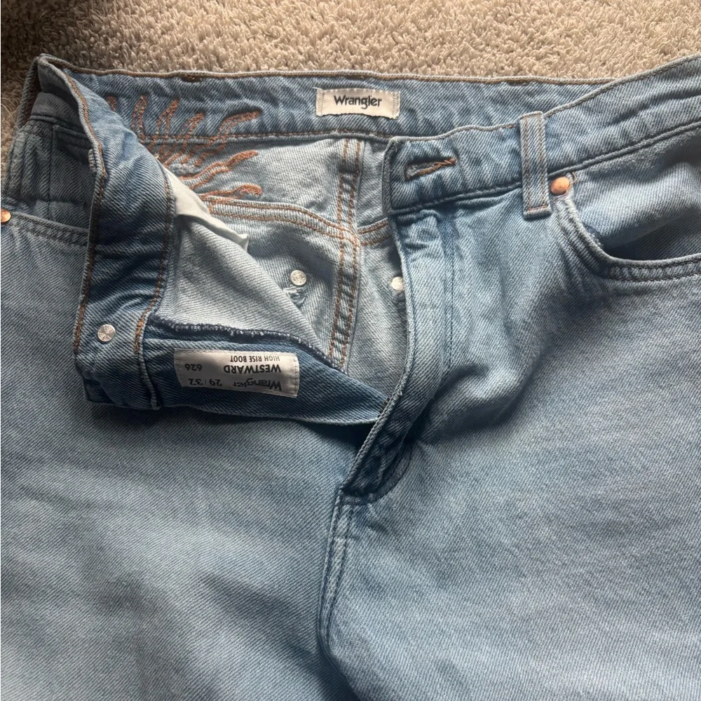 Women’s Wrangler Flare jeans - Picture 3 of 4